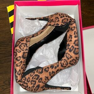 Shoe Dazzle
Leopard